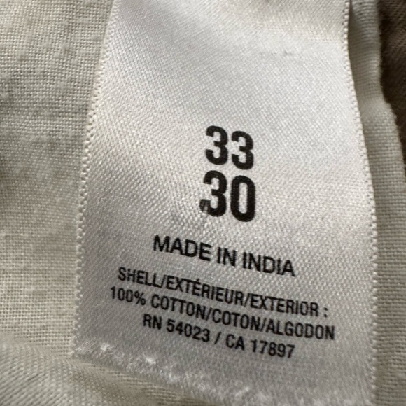 Mens Old Navy khakis 33x30 - Picture 2 of 3